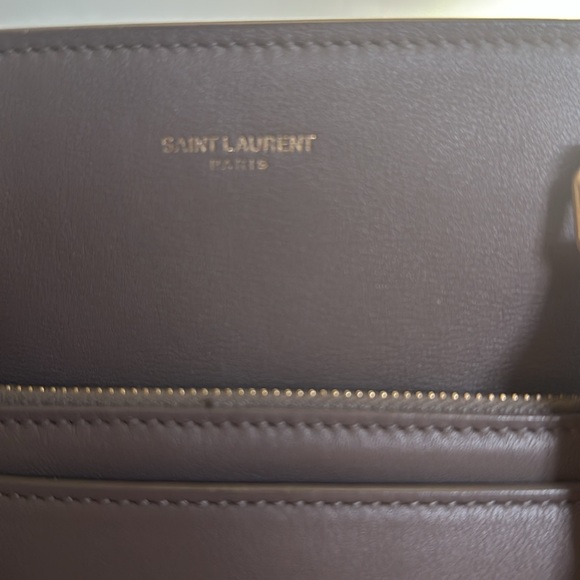 Saint Lauren Medium East Side Tote - Picture 5 of 8